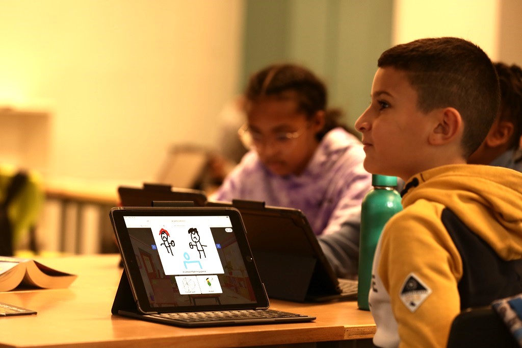 Students playing with Kahoot! Sparks in the classroom