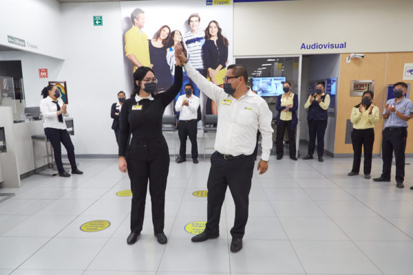 Coppel employees competing in a Kahoot! tournament